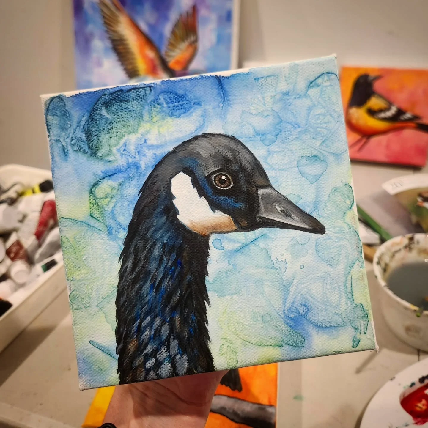 A Canada goose portrait.. deciding whether it's finished yet. Sometimes it's kind of nice to be stuck inside without feeling like we have to rush. And I already shoveled the snow so I can paint guilt-free for a bit. 30 cm+ so far..! 🙃❄️🌨
.
.
Acryli