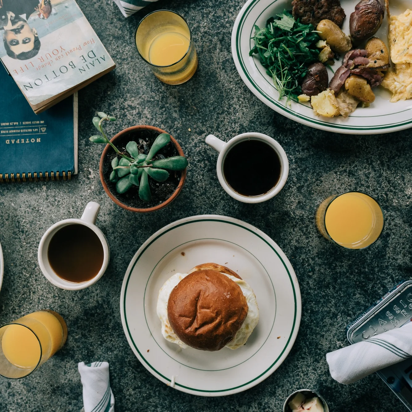 TROTWOOD RESTAURANT | Mimosa brunches, late lunches, family style dinners - let one meal blend into the next at our seasonally-inspired, comfort-food kitchen.