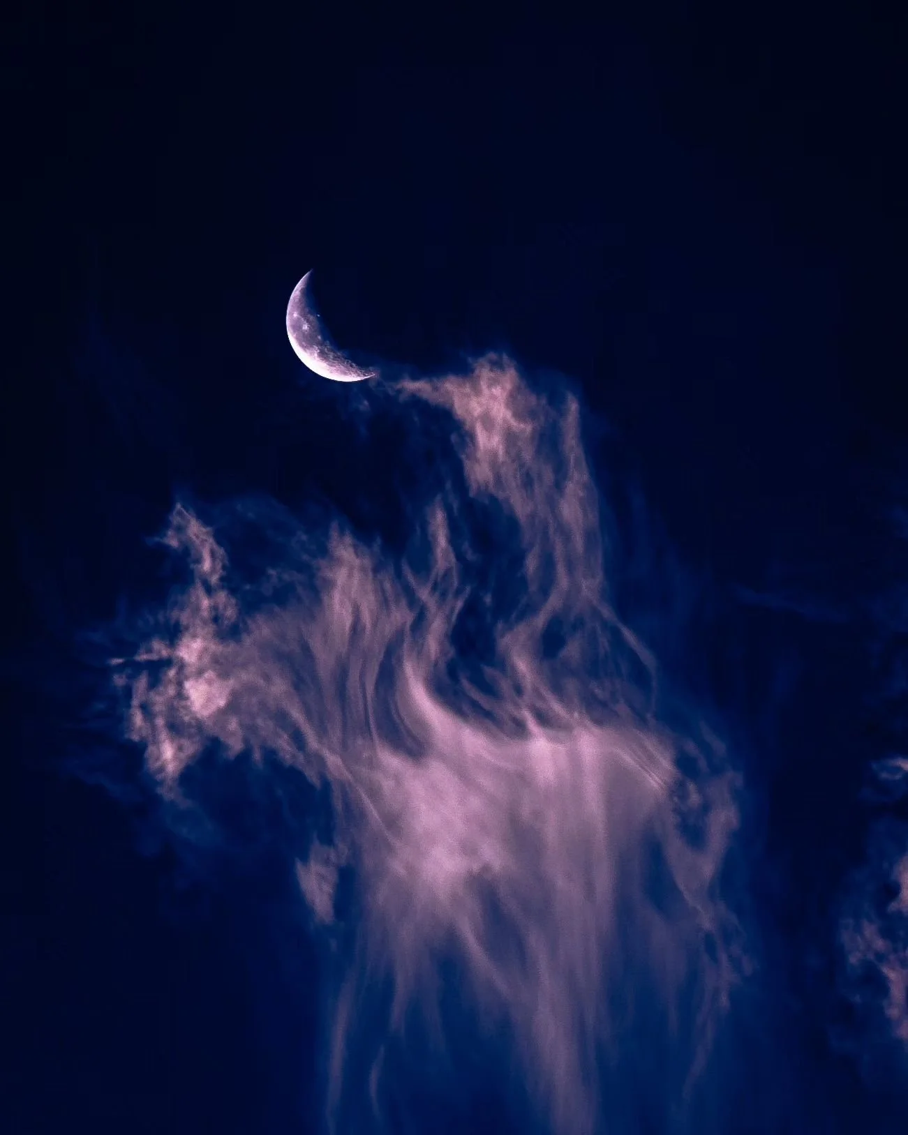 Have you ever seen the moon like this?
.
.
.
.
#moon #moonphotography #skymoon #moonlovers #skylovers #skyphotography