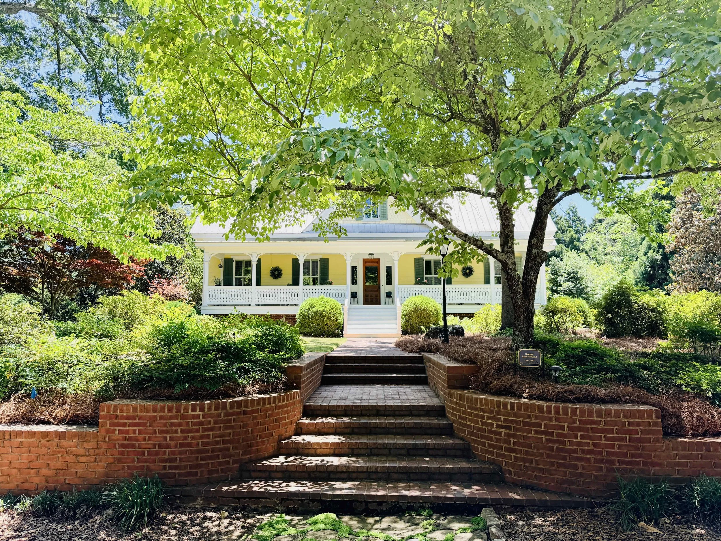 Gorgeous-yellow-house-web.jpeg