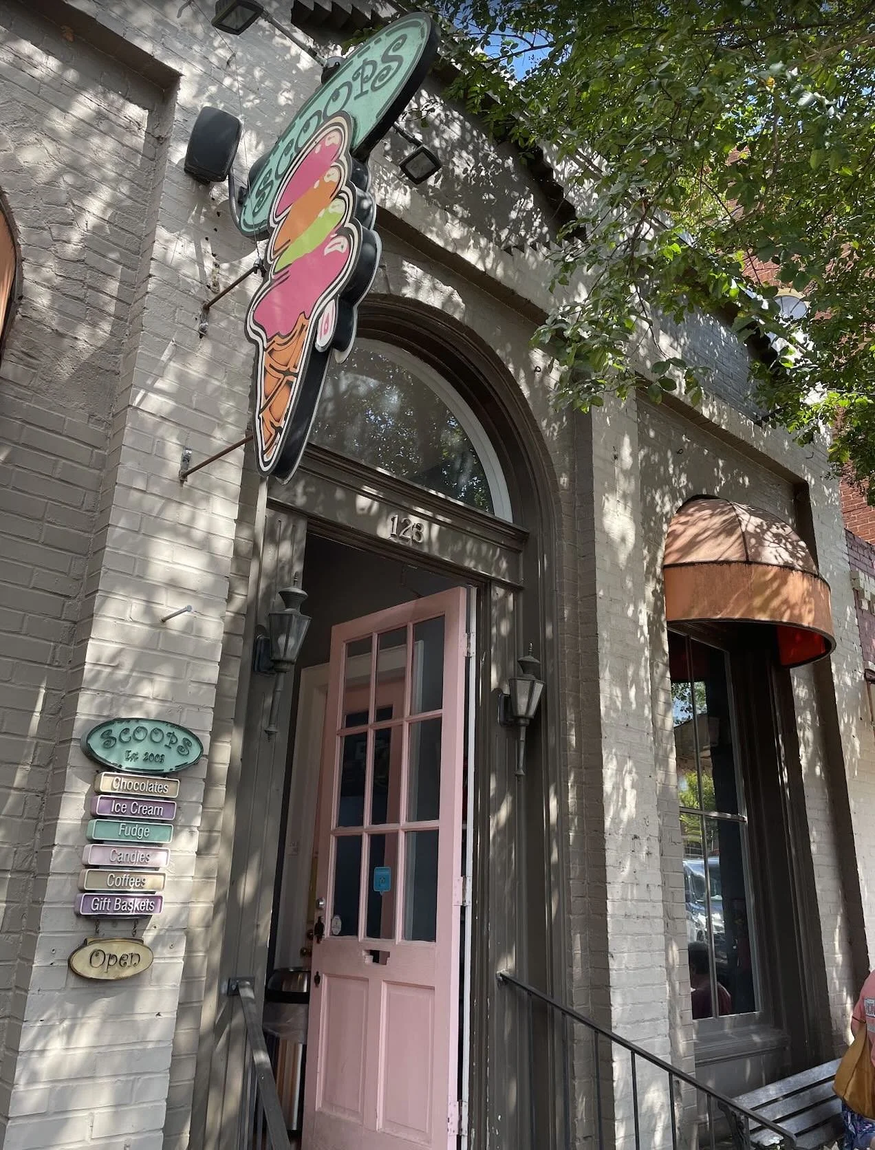 Scoops-Downtown-Madison-Georgia.jpg