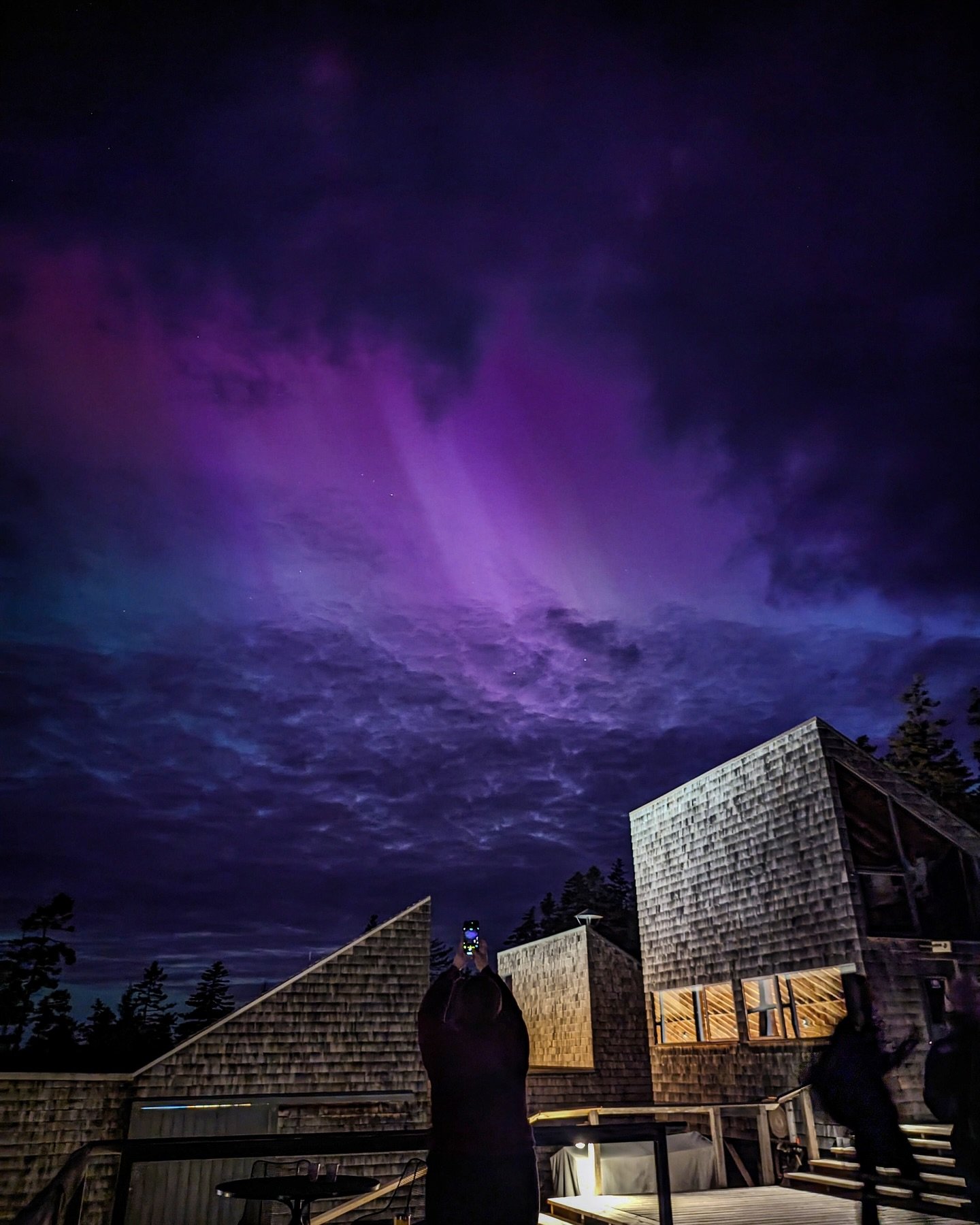 💜💙 About last night&hellip;

📸: Campus Assistant Seth Birch (@birch.seth) captured the aurora borealis during a geomagnetic storm on May 10, 2024.

#NorthernLightsMaine #AuroraBorealis #NorthernLights #AuroraBorealisMaine #HaystackMountainSchoolOf