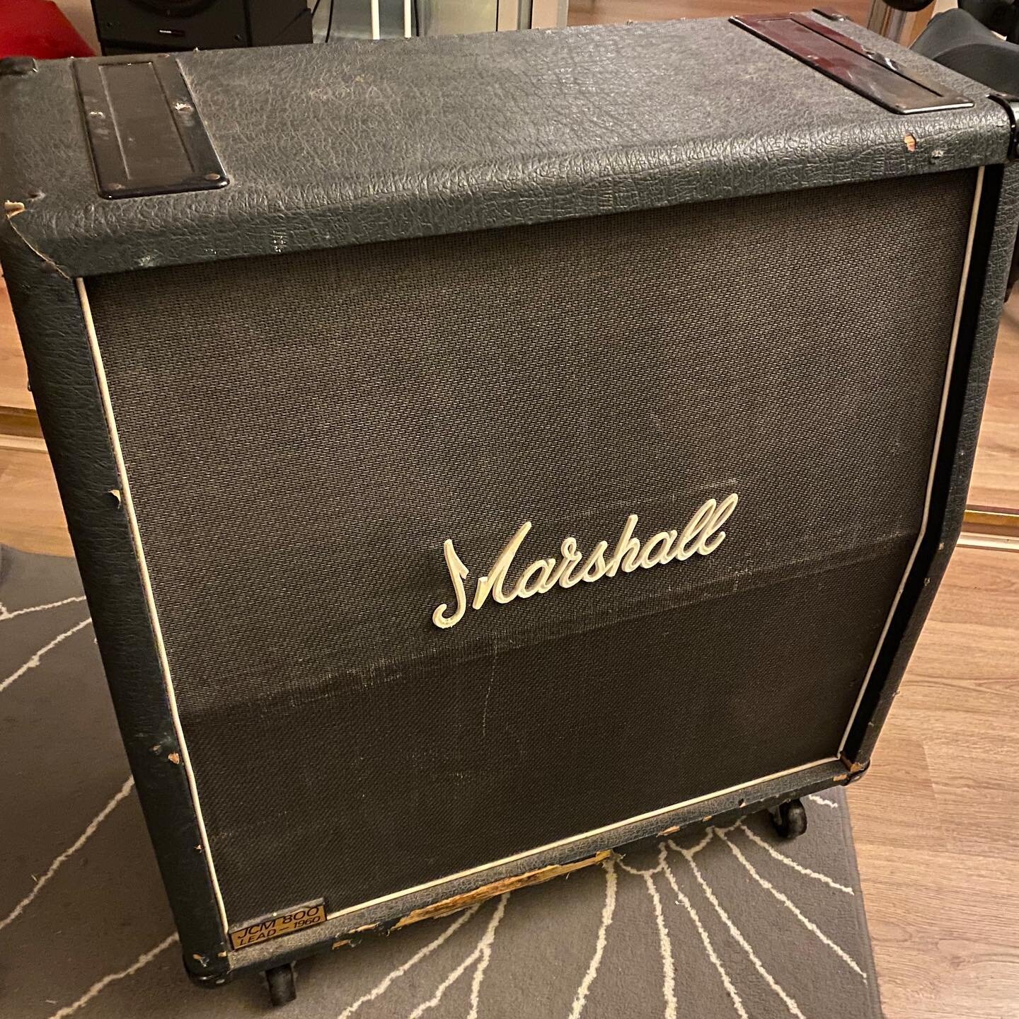 Having a bit of a clear out. Got a few things for sale&hellip;

Marshall 1960 JCM800 4x12 guitar cab: &pound;150

Ashdown 4x10 bass cab: &pound;80

Trace Elliot 4x10 bass cab: &pound;100

StudioRTA Producer workstation: &pound;200

Peavey TKO 65 bass