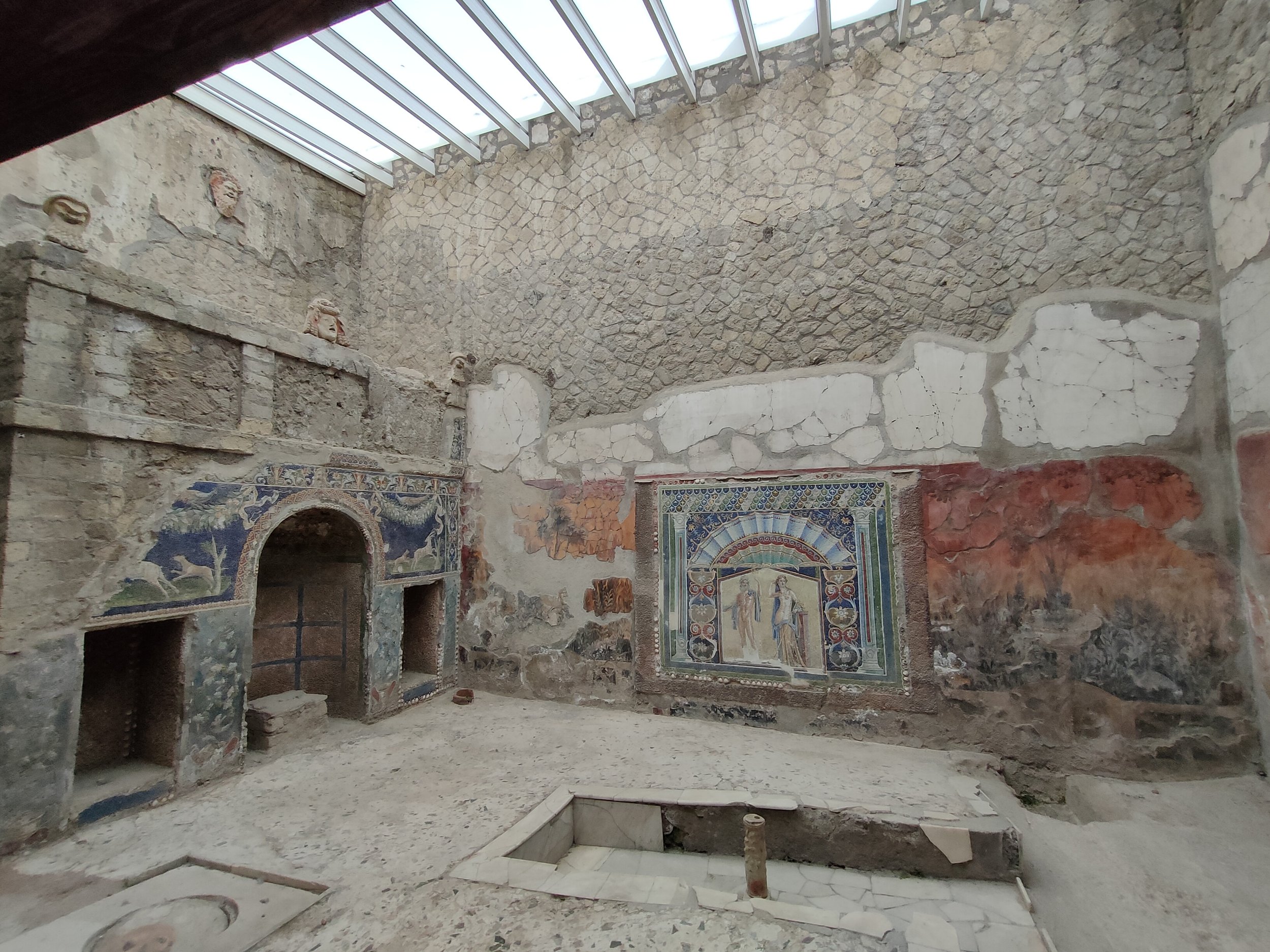 21_Herculaneum_Casa di Nettuno e Anfitrite.jpg