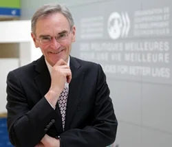 Greg Medcraft OECD.jpg