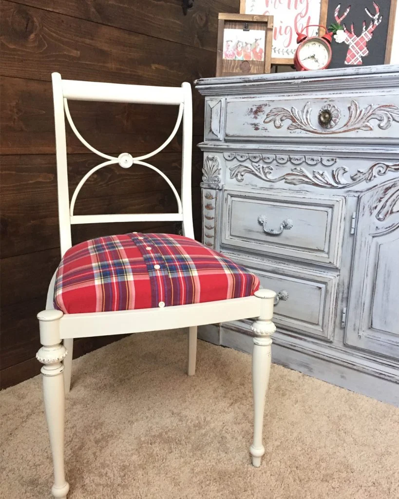 Make a Memory Chair from a Special Shirt, table Makeover DIY makeover, DIY furniture makeover, DIY at home project, furniture makeover project, furniture makeover project, before and after furniture makeover, BB Frosch, chalk paint DIY, chalk paint furniture makeover project, DIY furniture makeover inspiration, DIY home weekend project, easy DIY home decor, memory chair, Furniture Makeover Inspiration, Affordable Do It Yourself Home Projects