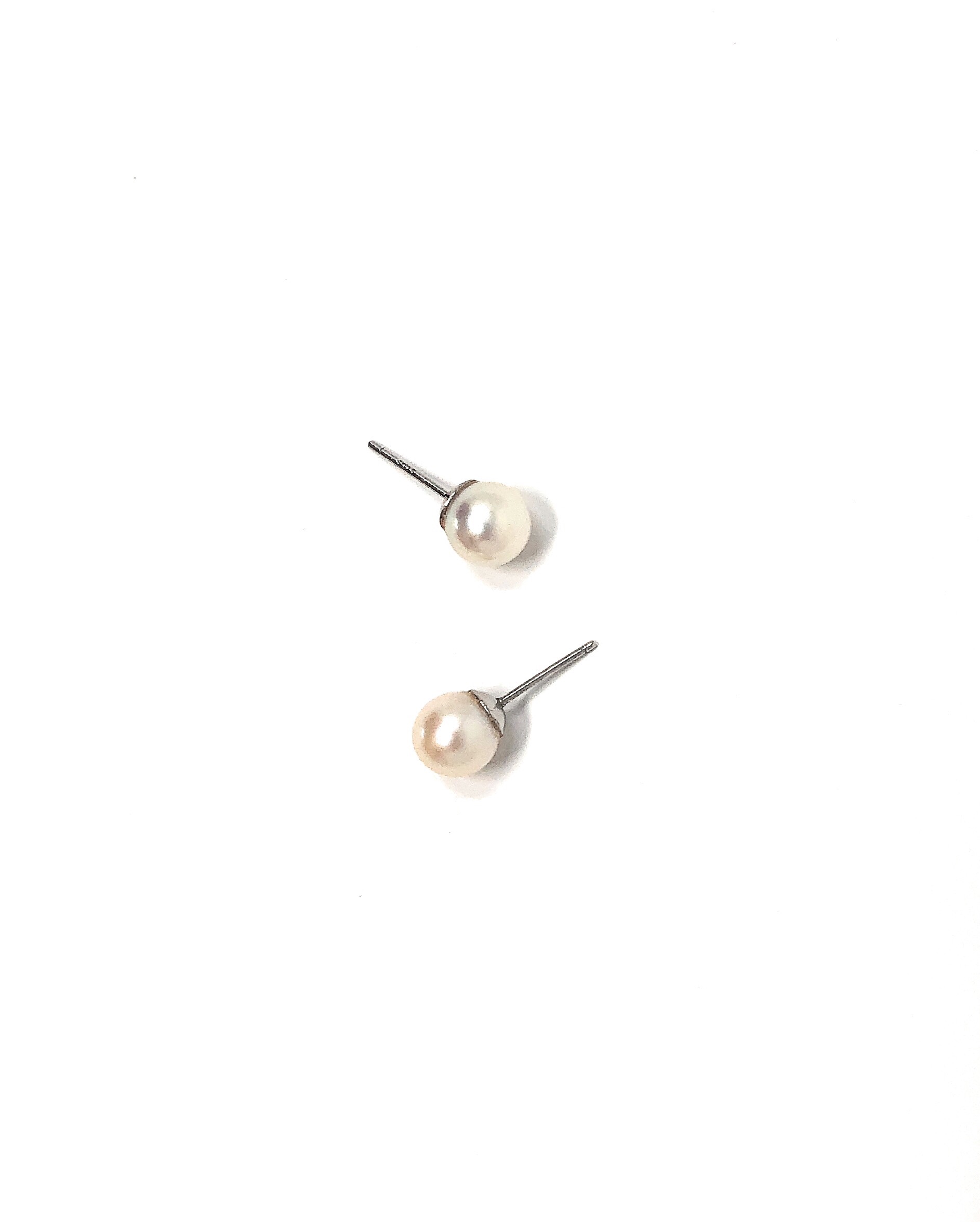 Everyday Pearl Stud Earrings