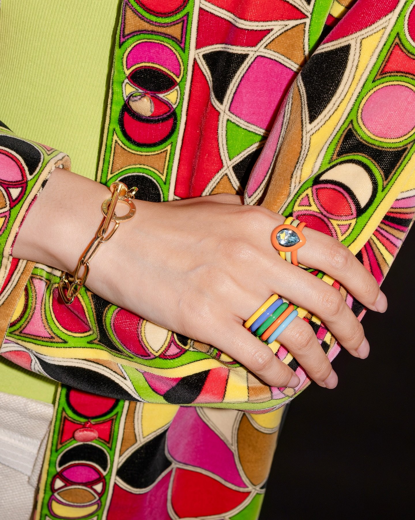 Stacked and shining 💫

Our signature enamel rings bring the color and the Veronica Cocktail Ring steals the show.
Striking on their own, even better together.

It&rsquo;s all about contrast: vibrant enamel, glowing gemstones, and serious shine.
Mix,