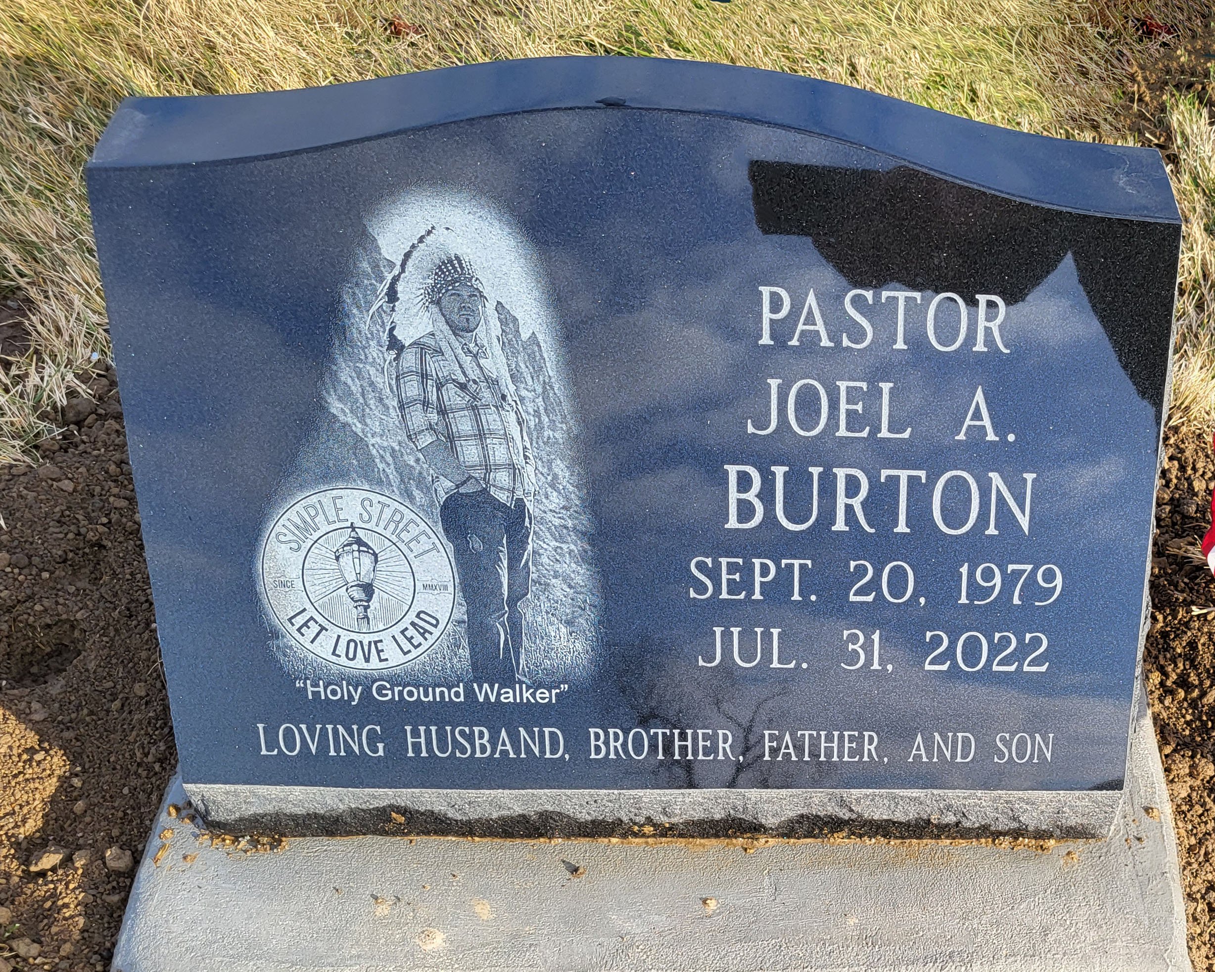 Burton - Dayton memorial - Setting photo - EDOT.jpg