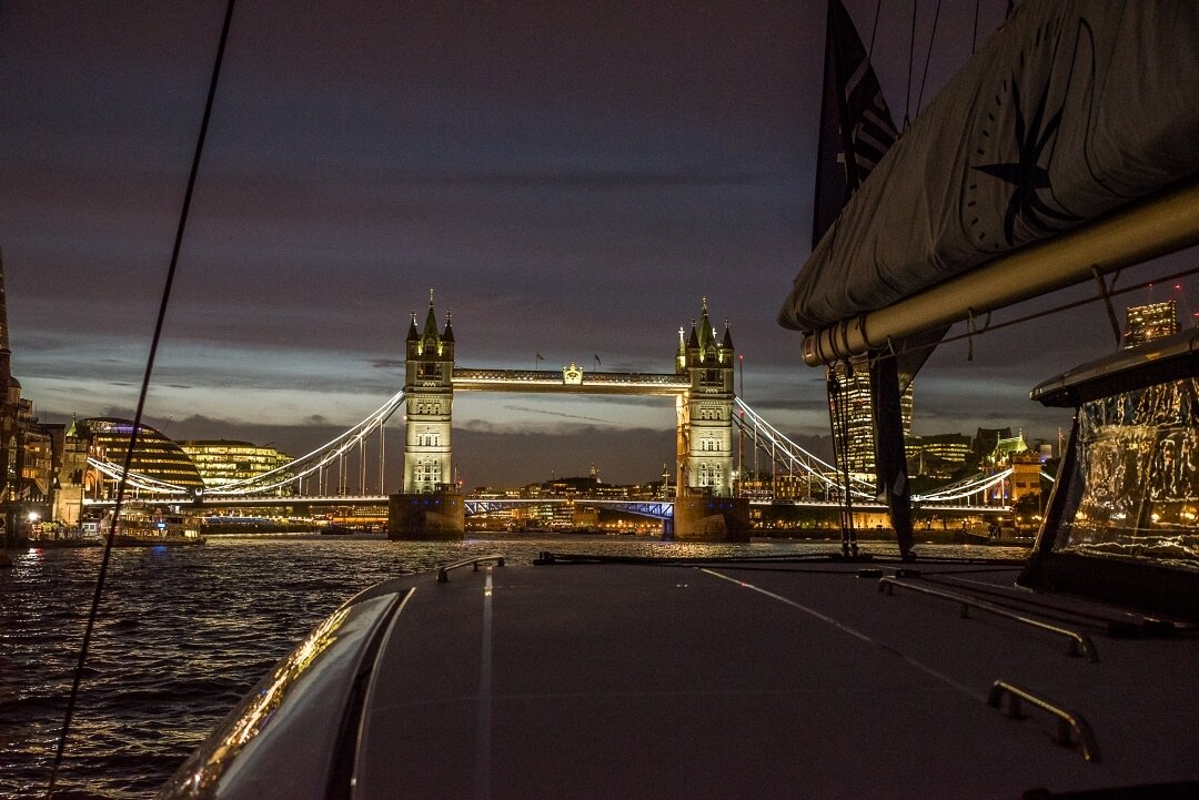 One solid way to disturb London VTS. 🙈
(Baltic to Biscay 2017, 20 minute tide window for a quick cruising with friends of PVO, Tower Bridge, London) 📷: @wheres.terry #pvoexpeditions #sailforimpact