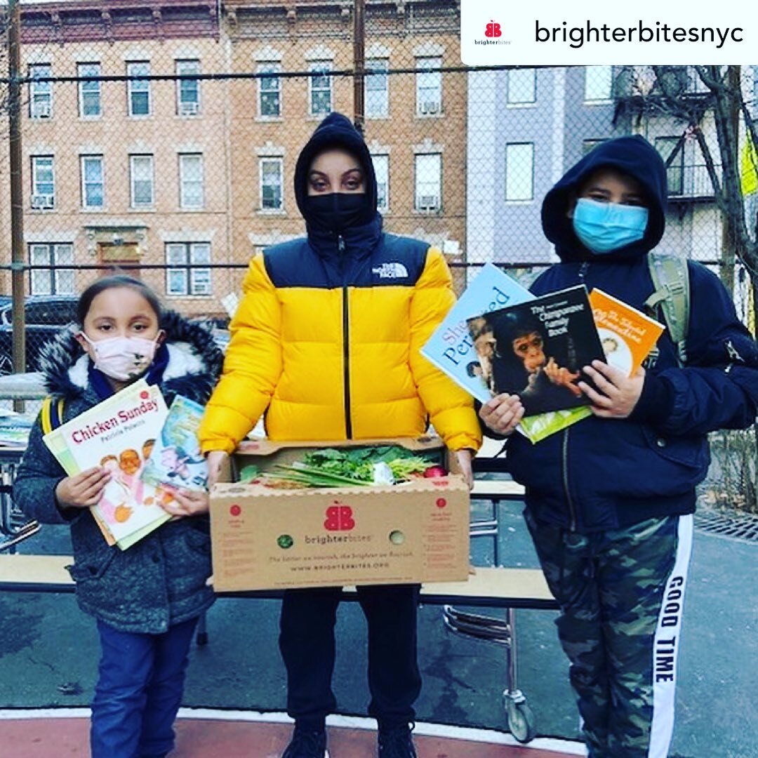Posted @withregram &bull; @brighterbitesnyc Check out these scenes from yesterday's @BrighterBites distribution at PS 151K in Bushwick. We partnered with @BrooklynBookBodega to pair our produce boxes with free books for each participating family. Stu