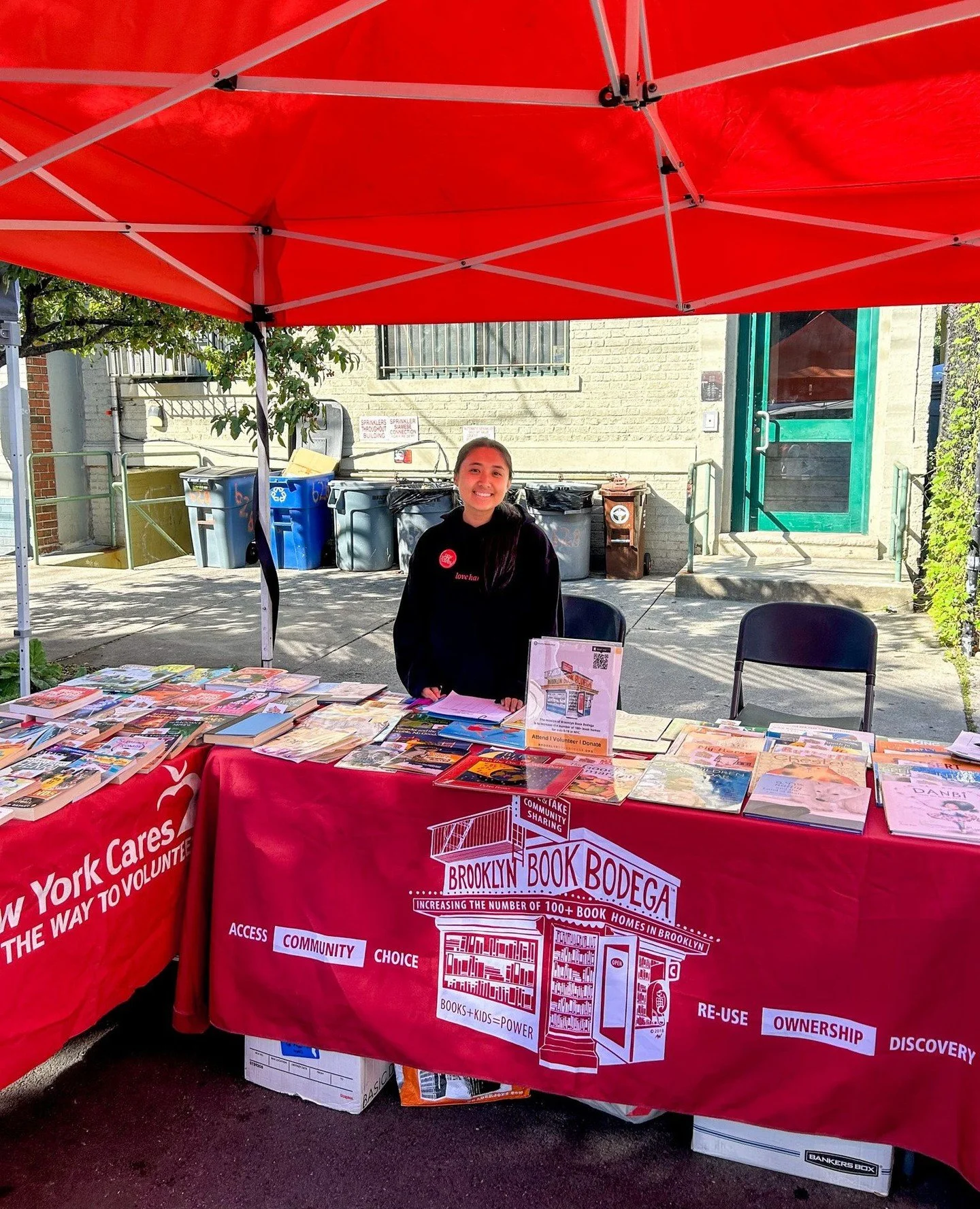 Catch us this Saturday at the East New York Farmers Market (@enyfarms)! It's the perfect way to kick off fall, browse local vendors, and take home some free books to cozy up with as the weather cools down. ⁠
⁠
📅 Saturday, October 4⁠
🕘 9:00 a.m. &nd