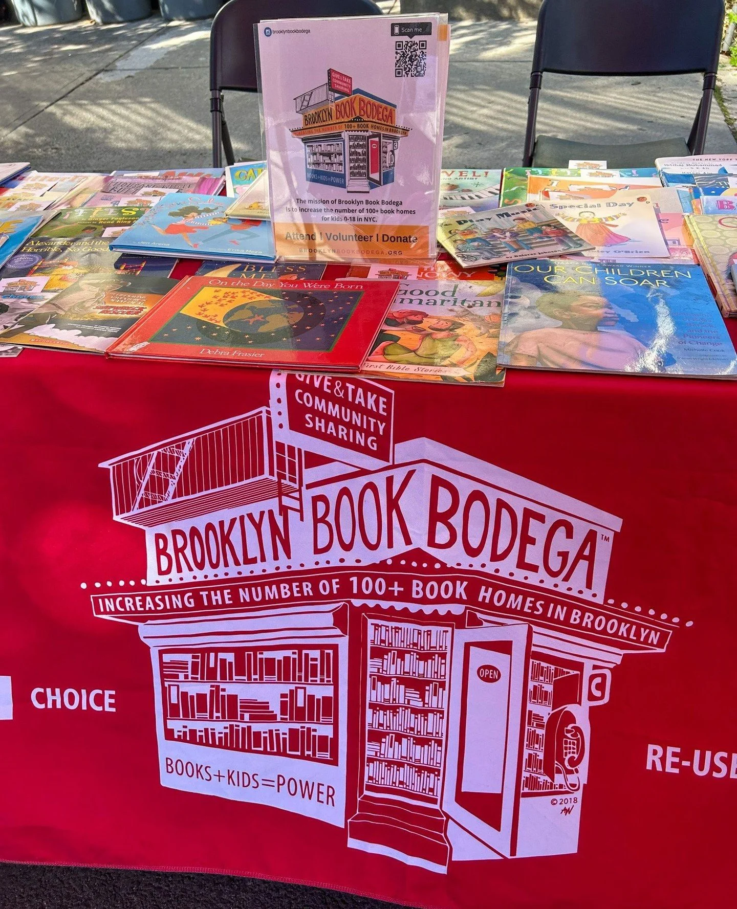 Join the East New York Farmers Market (@enyfarms) this Saturday for a special Autumn Tea and Garlic Planting Workshop. Brooklyn Book Bodega will be there with free books for all ages!⁠
⁠
📅 Saturday, October 11⁠
🕘 9:00 a.m. &ndash; 3:00 p.m.⁠
📍 Eas