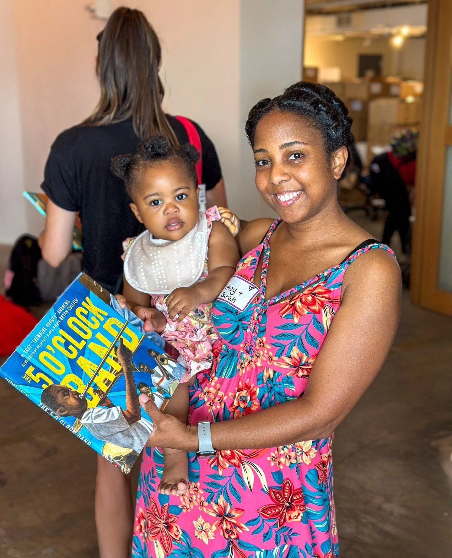 This September, we kicked off the 4th cohort of our program I ❤️ MY B😽D📚GA: Building Libraries for Kids 0-5. This 5-month program helps caregivers and their children build literacy skills together, and build their very own 100-book library.⁠
⁠
Kids