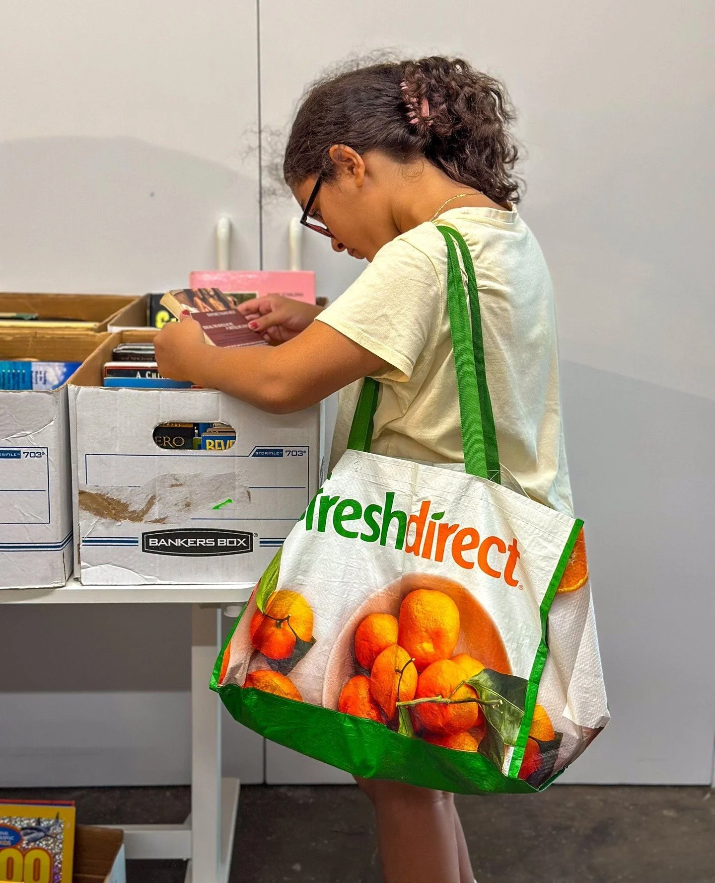 CALL FOR FRESH DIRECT BAGS!⁠
⁠
Have you received books from Brooklyn Book Bodega in Fresh Direct bags? We could use them for more book orders for the community!⁠
⁠
If you have extra bags, please drop them off in our book donation bin in the lobby of 