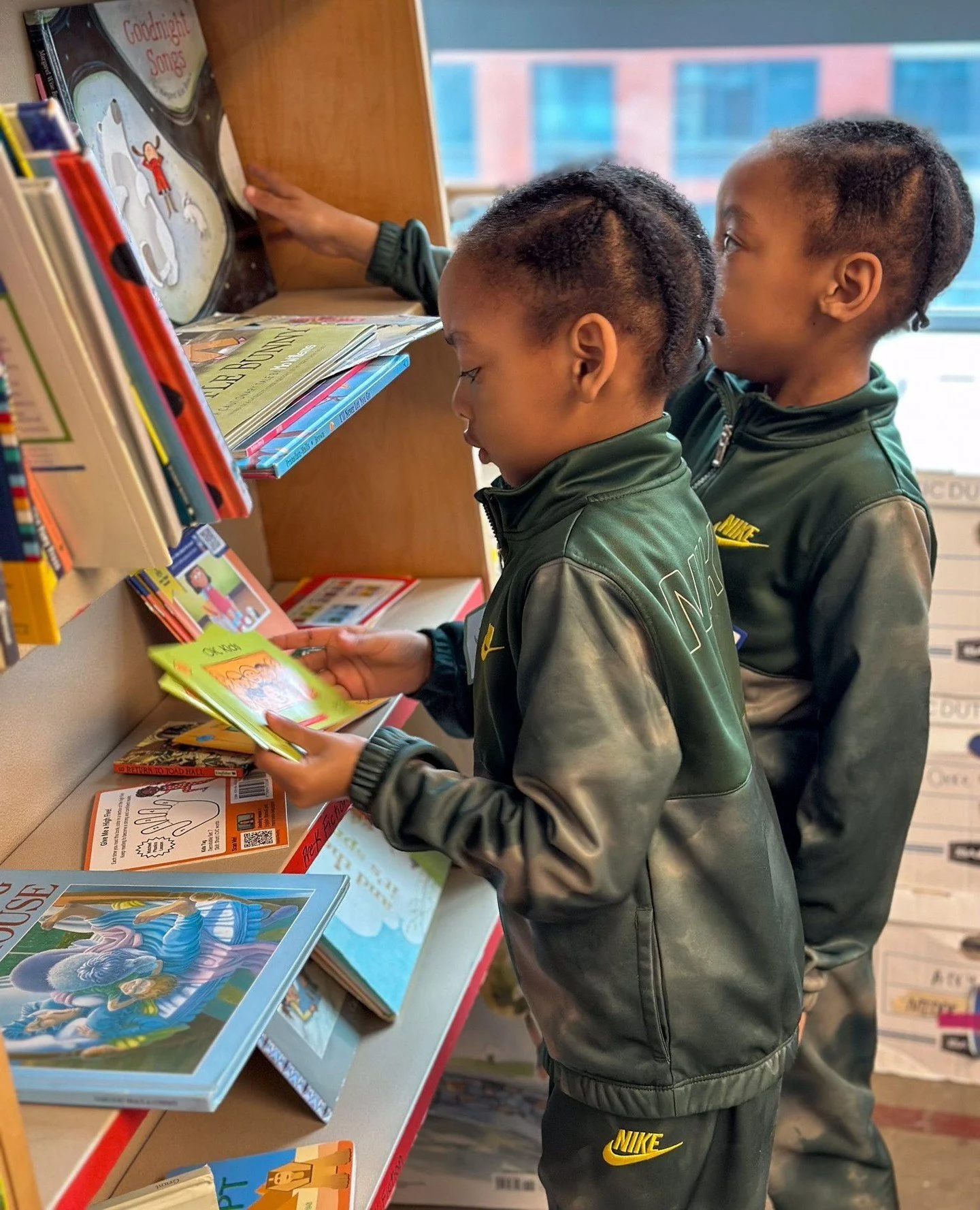 Do you want to give the gift of books to your community? Submit a book request to host your own book giveaway!⁠
⁠
We want as many kids as possible in New York City to have books that they want to read. If you are part of an organization, educator, or