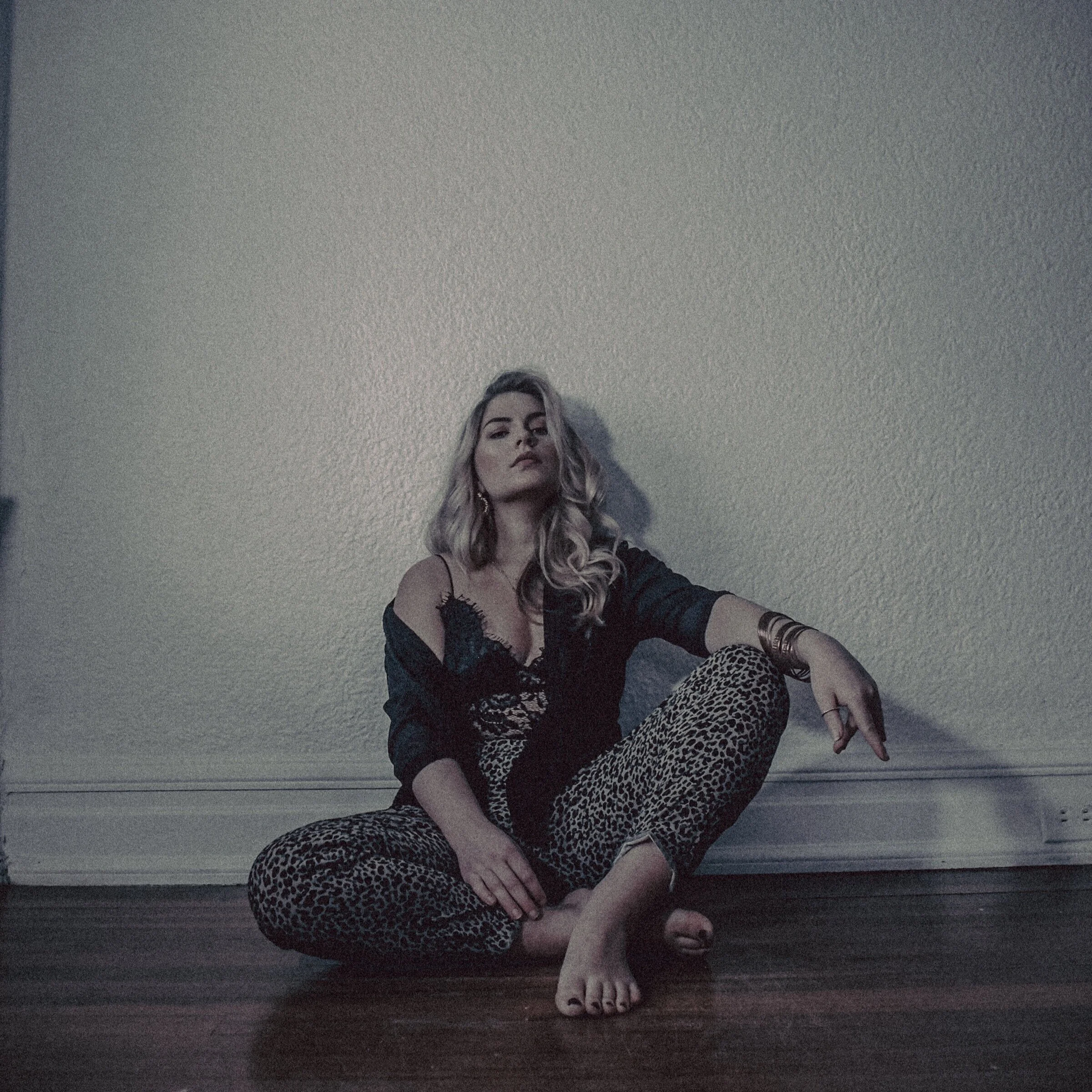 REVIEW: "Lowkey Stressed" by Taylor Tote