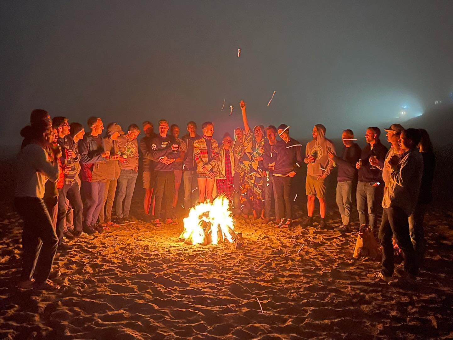 Some 30 members went to the coast for our annual Fall Lodge Weekend! Some highlights included: walks and runs along the beach, late night bonfires, chill hot tub times, and fun games. Thanks to everyone who joined!

#pdxfrontrunners #frontrunners #lg