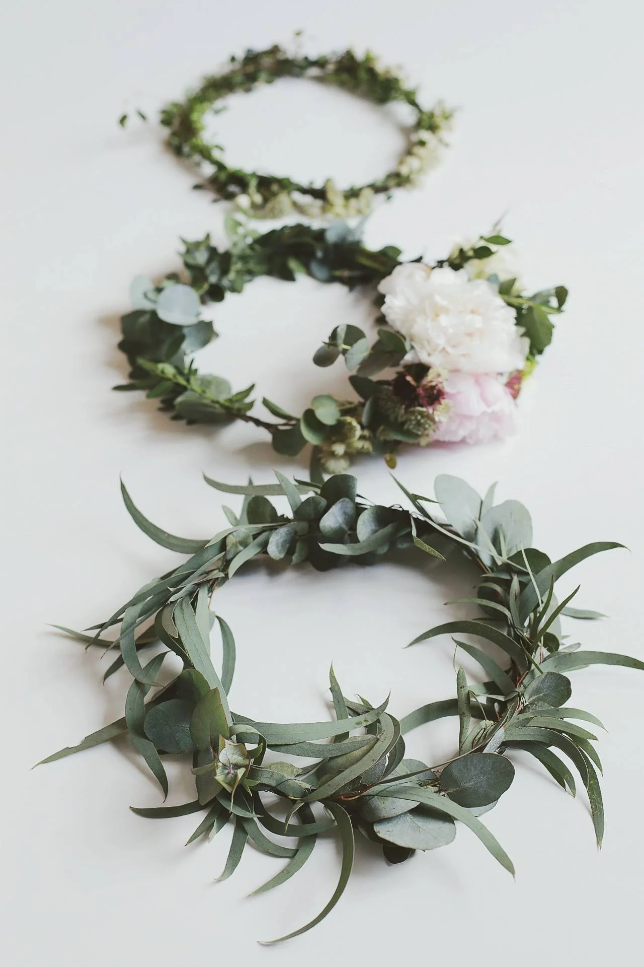 Kukkakranssein kukitettuja