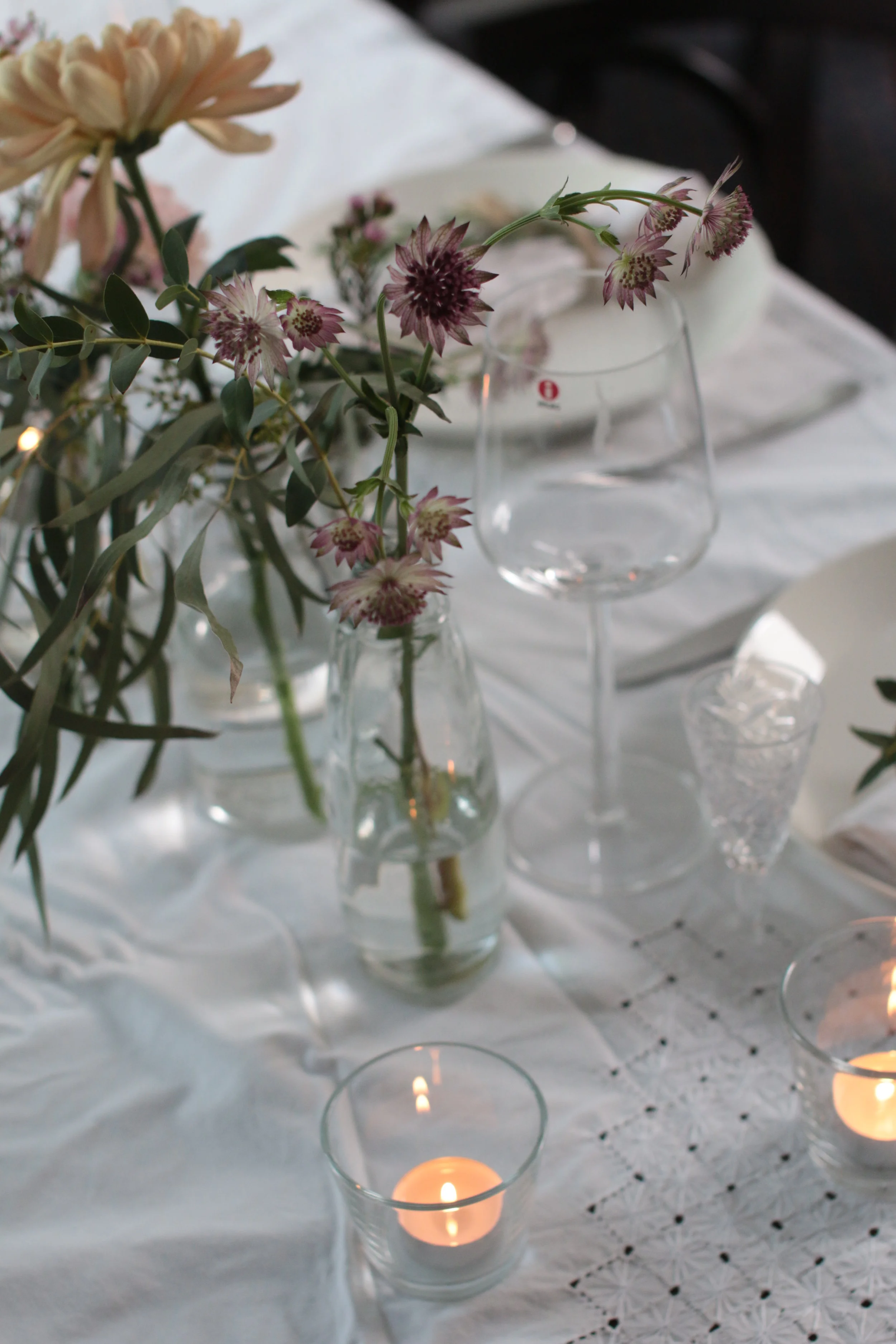 Juhlapöytiin kesän sävyjä