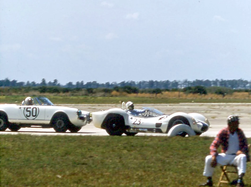 Sir Stirling laps the Tom O’Brien/Don Horn Alfa. Moss and Gurney led the race before their transmission failed.