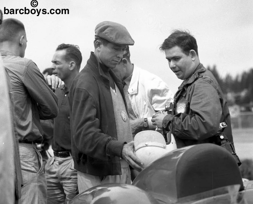 Olivier Gendebien (hat) Phil Hill (behind) on the grid, were the winners .