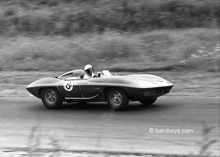Dick Thompson in Bill Mitchell’s Sting Ray squeezed our a 9th.