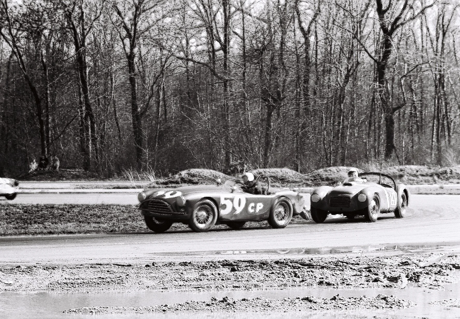 Pierre Mion’s AC Bristol is chased by Reed Andrews in a rare Fraser-Nash that used a Bristol engine.
