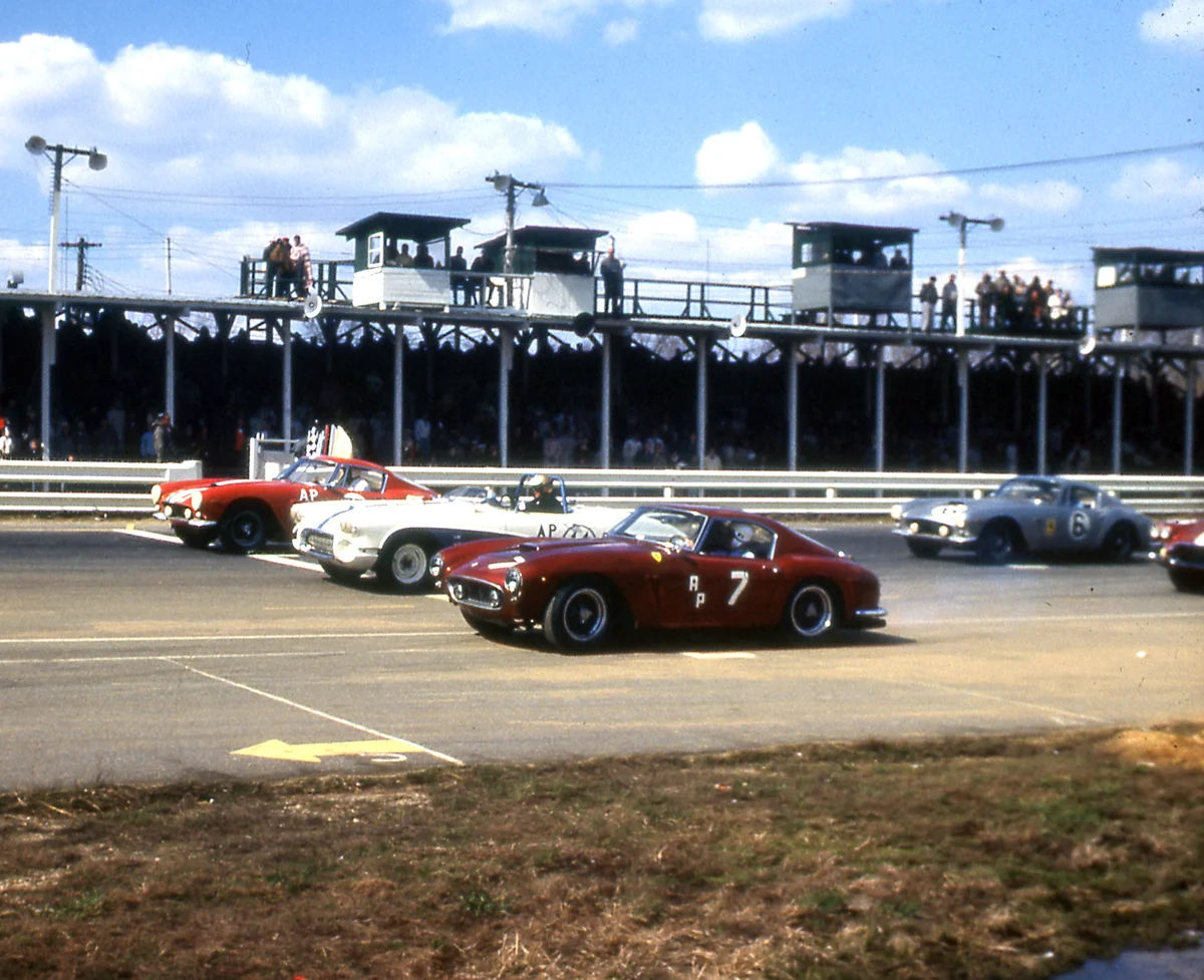 The grid for the AP / BP race. Ferrari versus Corvette. Charlie Hayes on the inside, Dick Thompson’s Vette in the middle and Bob Grossman on the outside.