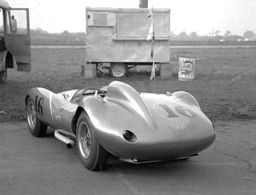 The Scarab's got lost on their way in from California. They arrived late Saturday night with almost no time for preparation. The BARCBOYS awoke on a foggy Sunday morning to see these magnificent cars.