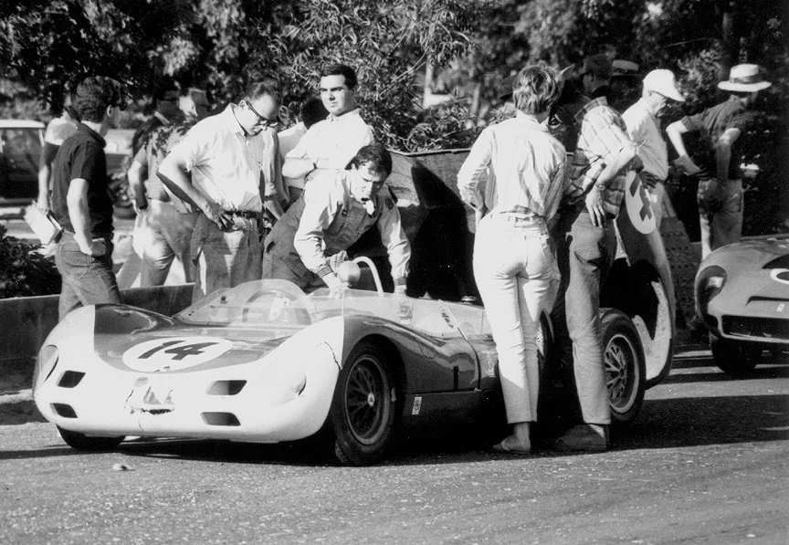 Alan looks at the Elva wondering why it’s not working well. Steve Elfenbein looks down on the situation and Dave Nicholas looks elsewhere.