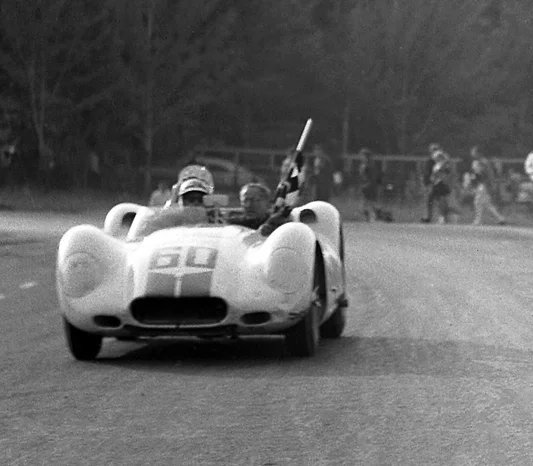 Fast Eddie Crawford took his chief Alfred Momo on the victory lap. BUT notice they are in Lister #60 when Crawford drove #61. The winning car was sick and barely made it to the finish and Momo and Crawford stole Hansgen’s car for the honor lap.