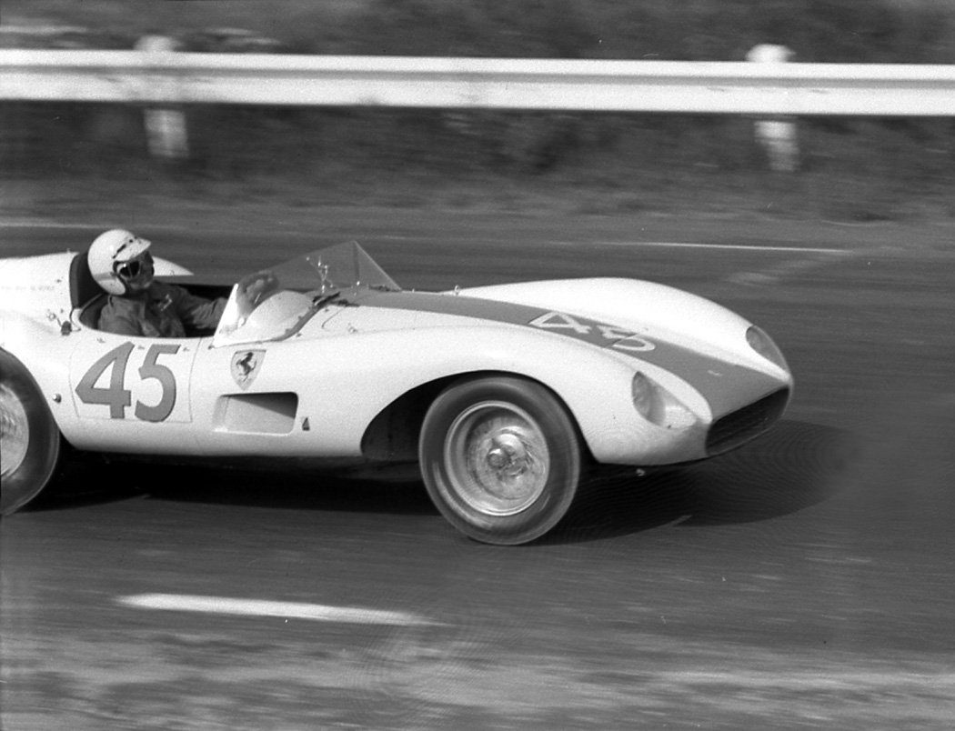 The good Major in a close-up. Bell helmet, split lens goggles, arms out. The perfect late 50’s driving style.