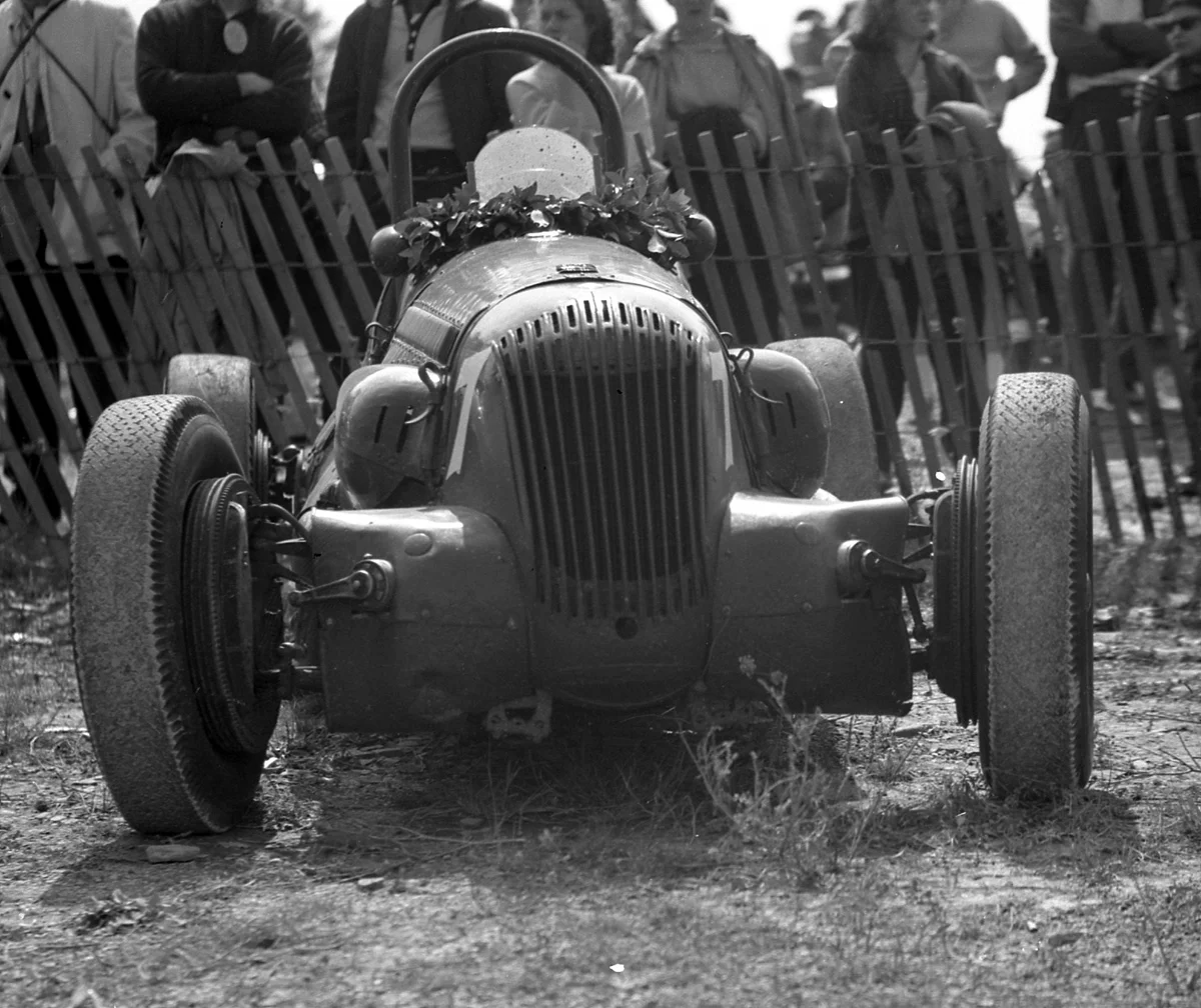 Phil Cades Maserati GP car with a Chrysler engine won the Seneca Cup.