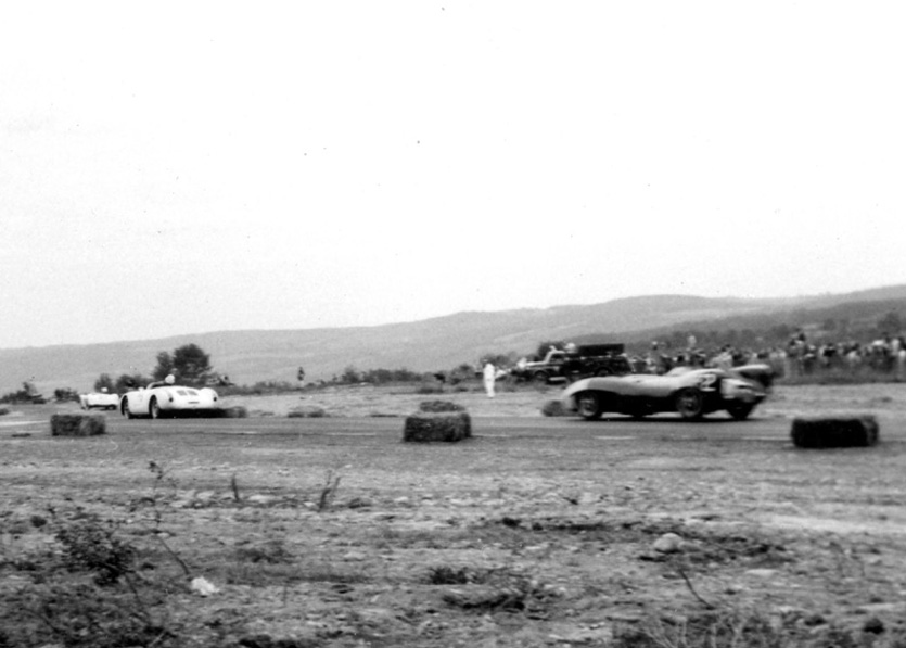 Queen Catherine Cup action. Doc Wylie’s Lotus is chasing Austin Conley’s Porsche 550RS. Conley would win and Wylie was second.