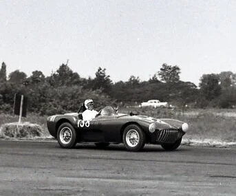 Jim Flynn in and older Ferrari 212. The 3 stripes on the rear fender indicate that Flynn is a novice in one of his first 3 races. The car was a dnf