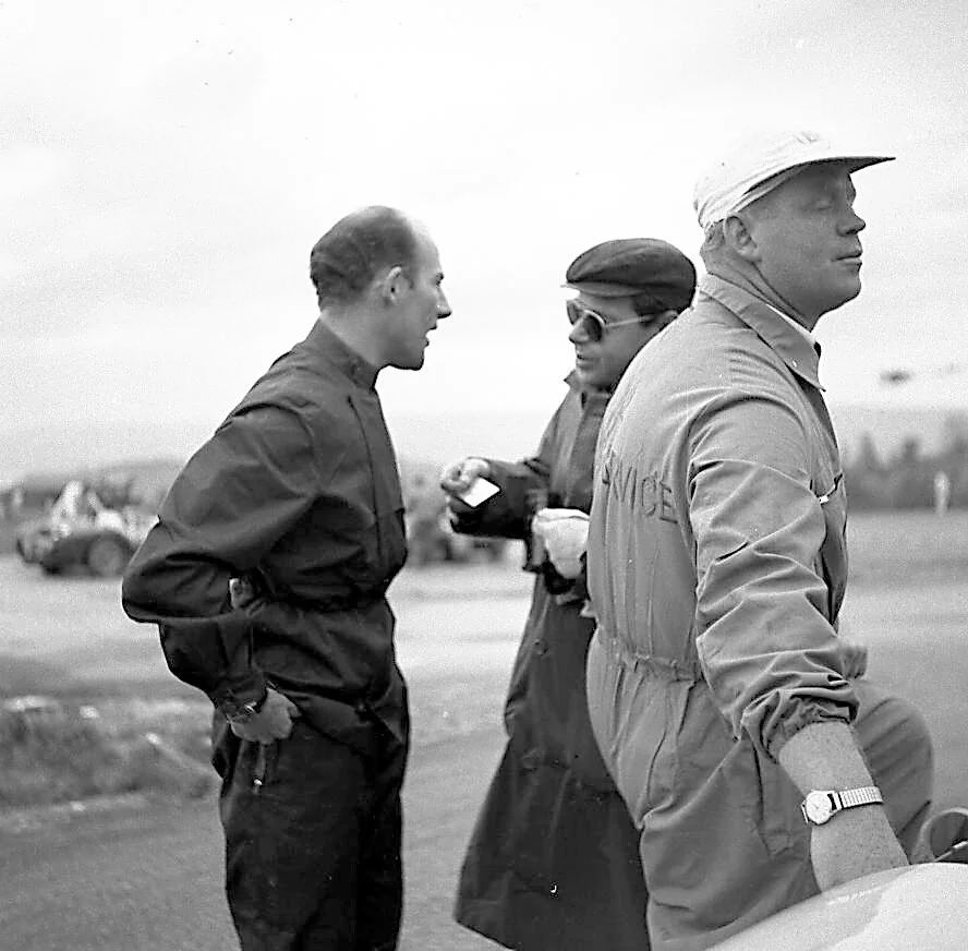 Moss was constantly besieged by people. Here some guy wants to give Moss his card while on the grid.
