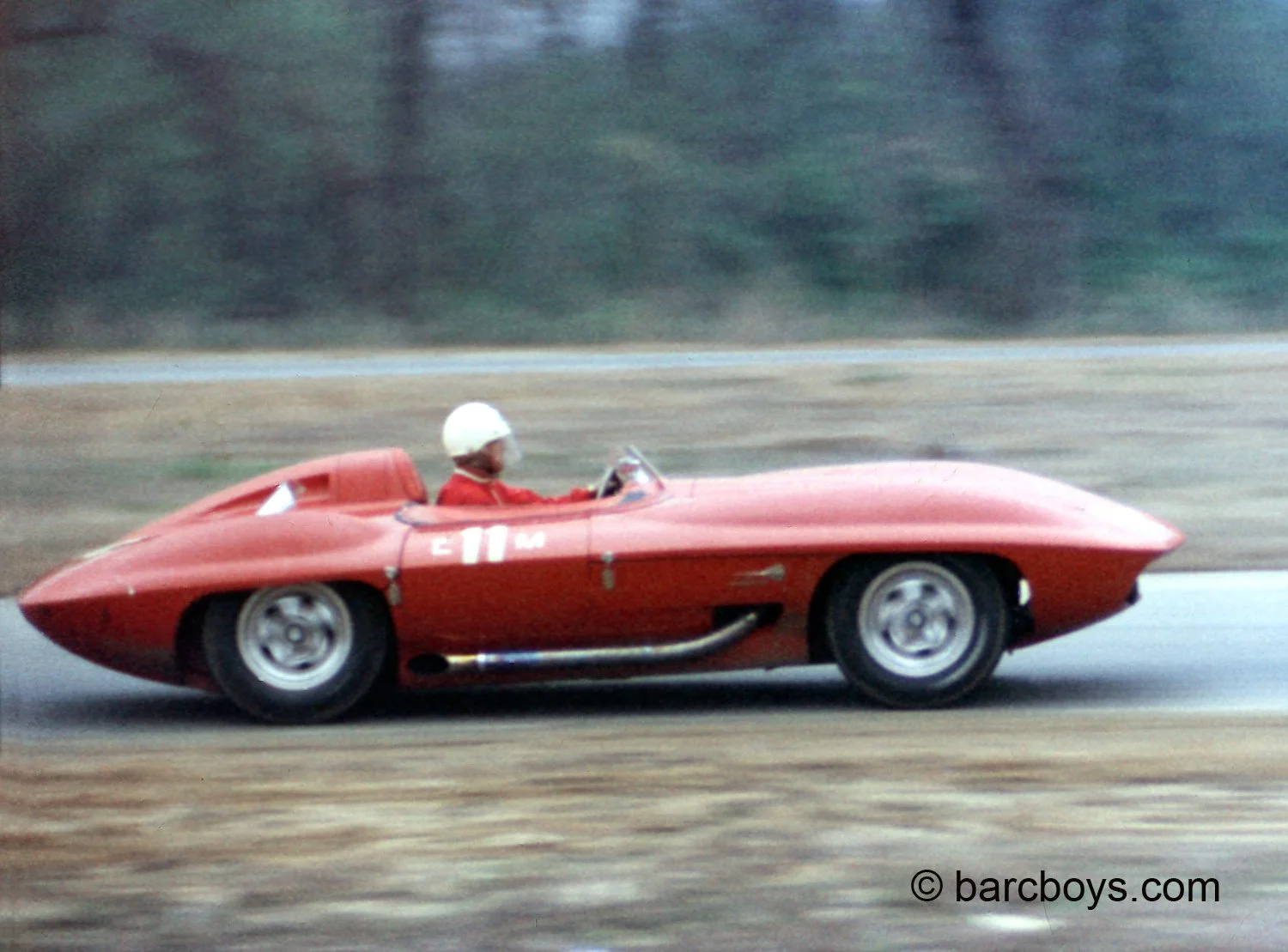  1959 was the first appearance of Bill Mitchell’s personal project, the Stingray.  He arranged for Dick Thompson to drive the car that season and the next.  Most photos of the car show it in silver, but in the early 59 season it was bright red..  Tho