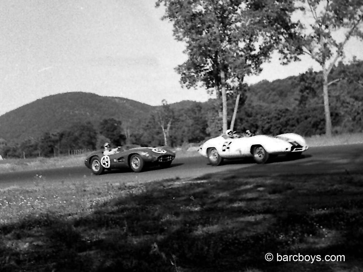  Early in the race the fight for the lead was furious and close.  Both Hansgen and Constantine knew each other well from racing against each other for years. 