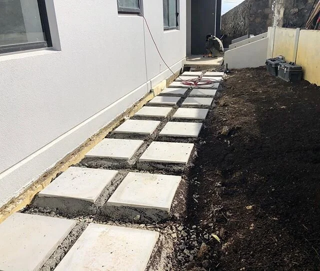 What&rsquo;s your thoughts on the double paver look? For this apartment project, once greenery is planted and complete, we think this will look fantastic 👍 #Greenroomprojects #landscapeandconstruction #aucklandlandscaping #stheliers #paving