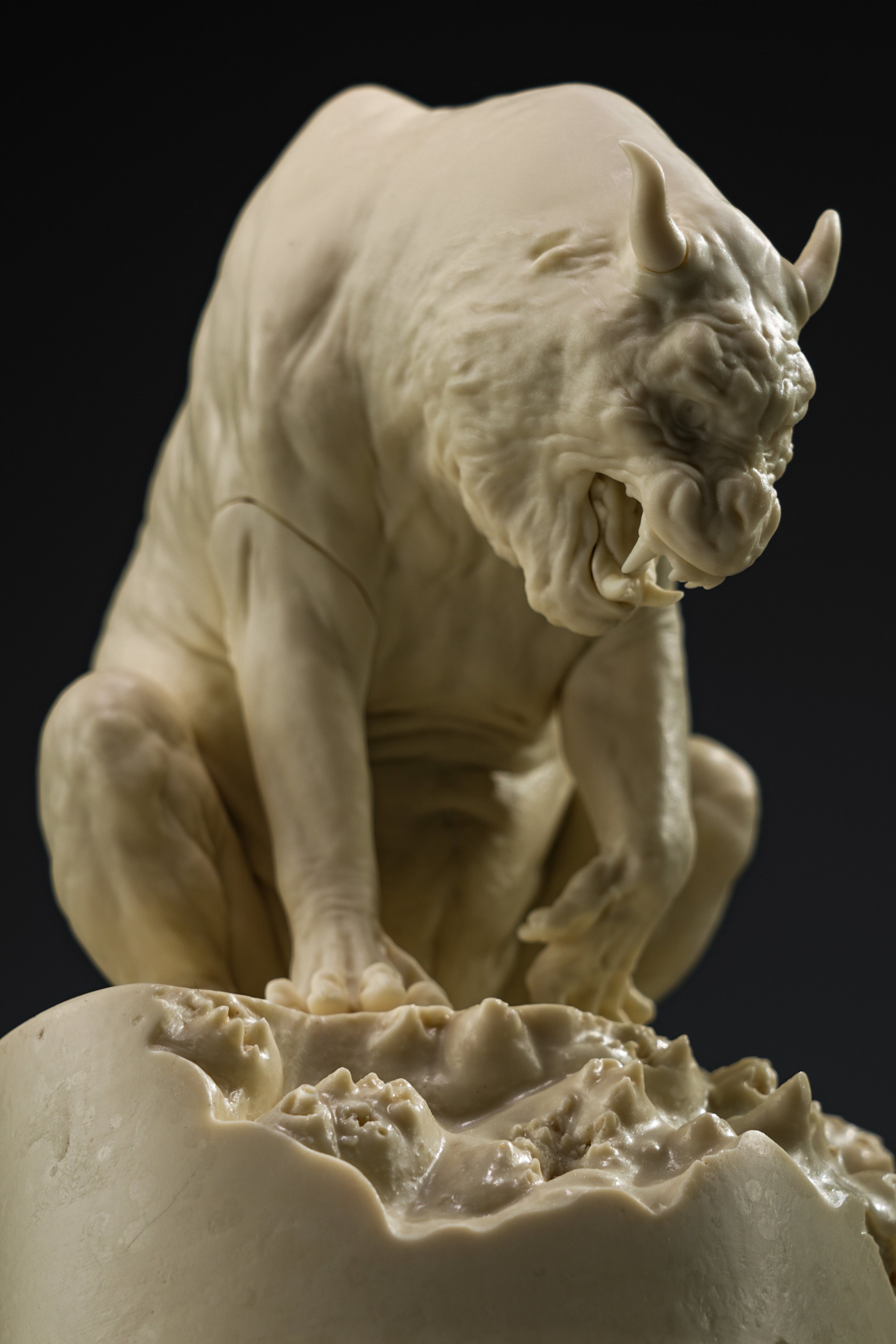 DAEMON山姥 Mountain demon resin statue by Sho Yamamoto x Manas — S+U+M