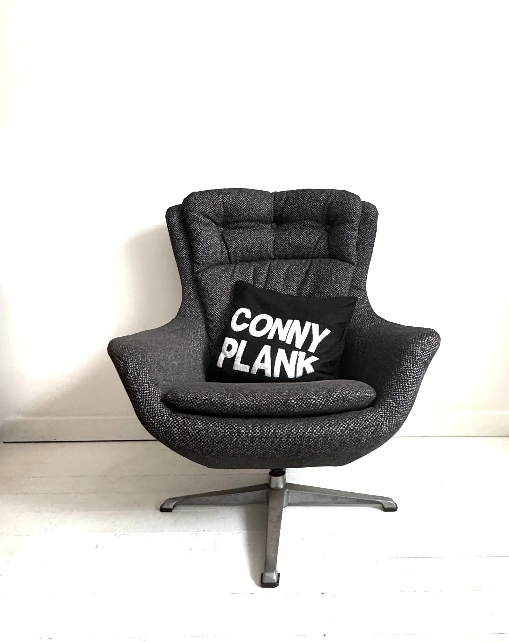 Frank Wardle Vono Egg Chair 60s Reupholstered INC UK delivery