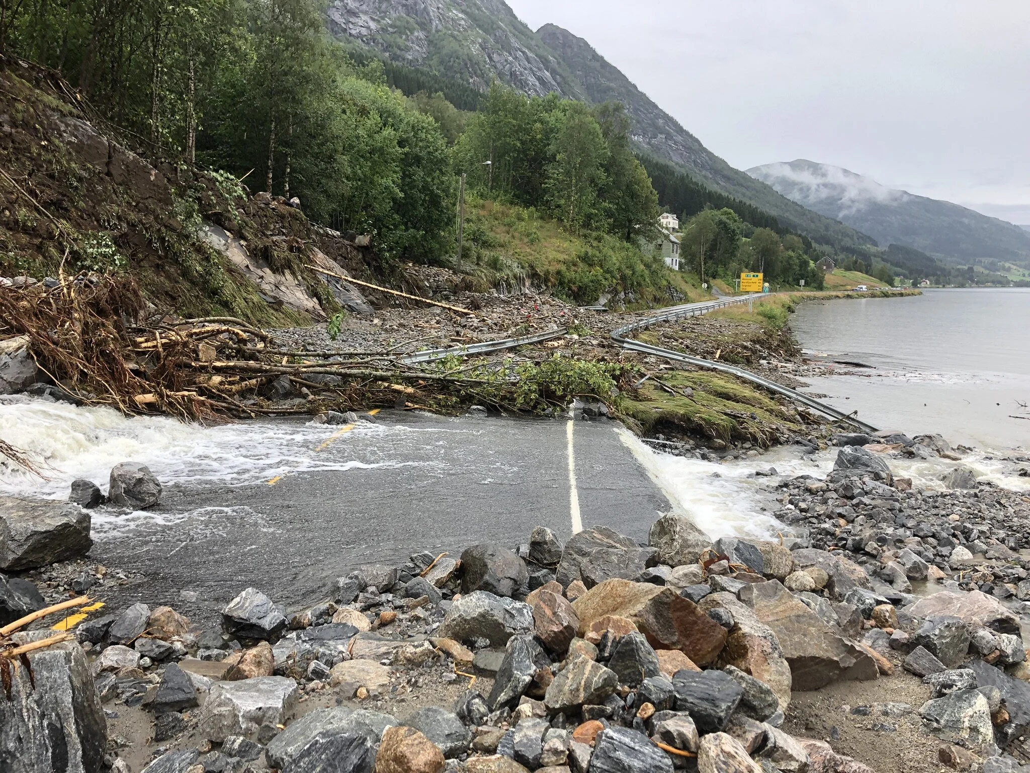 Ny forsking på riksvegar: – Kan spare milliardar på å ta rekninga no