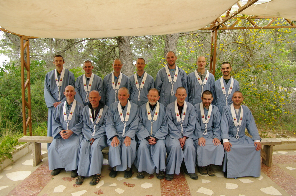 Arthapriya with ordinands at Guhyaloka.jpg