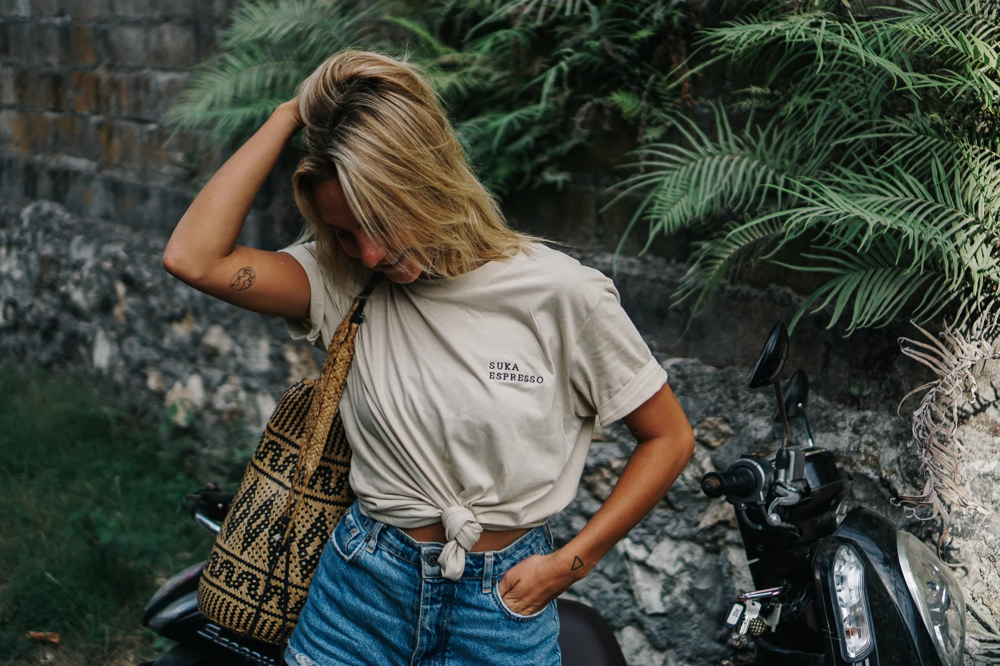 Unisex text tee