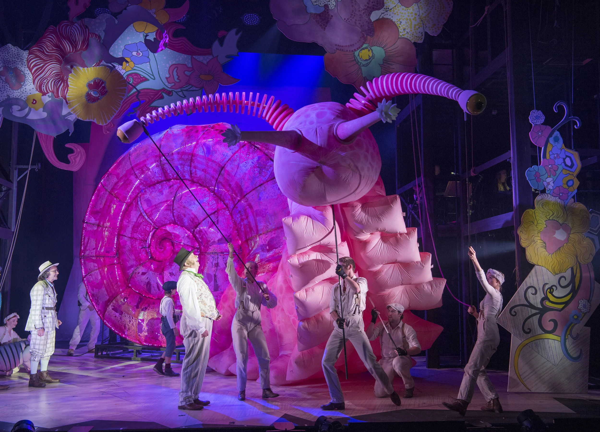 Mark Williams with the Giant Pink Sea Snail in DOCTOR DOLITTLE. Credit Alastair Muir.jpg