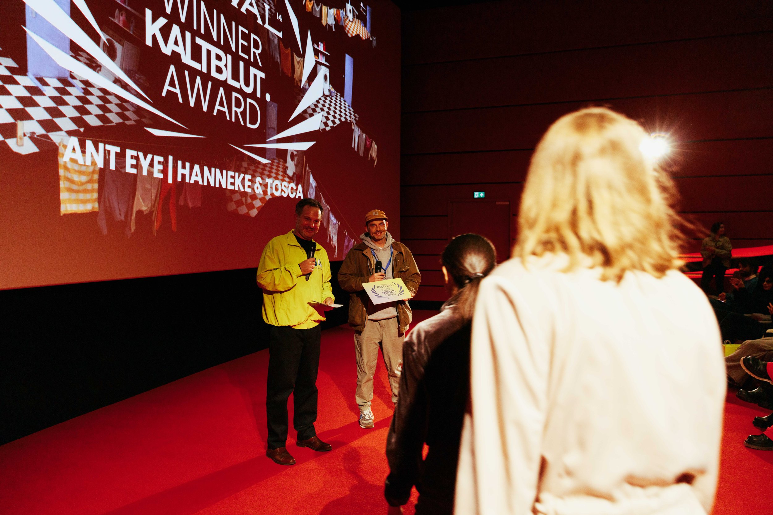 winner Kaltblut Magazine award_ANT EYE | Hanneke & Tosca_4225_www.lauraknipsael.com.jpg