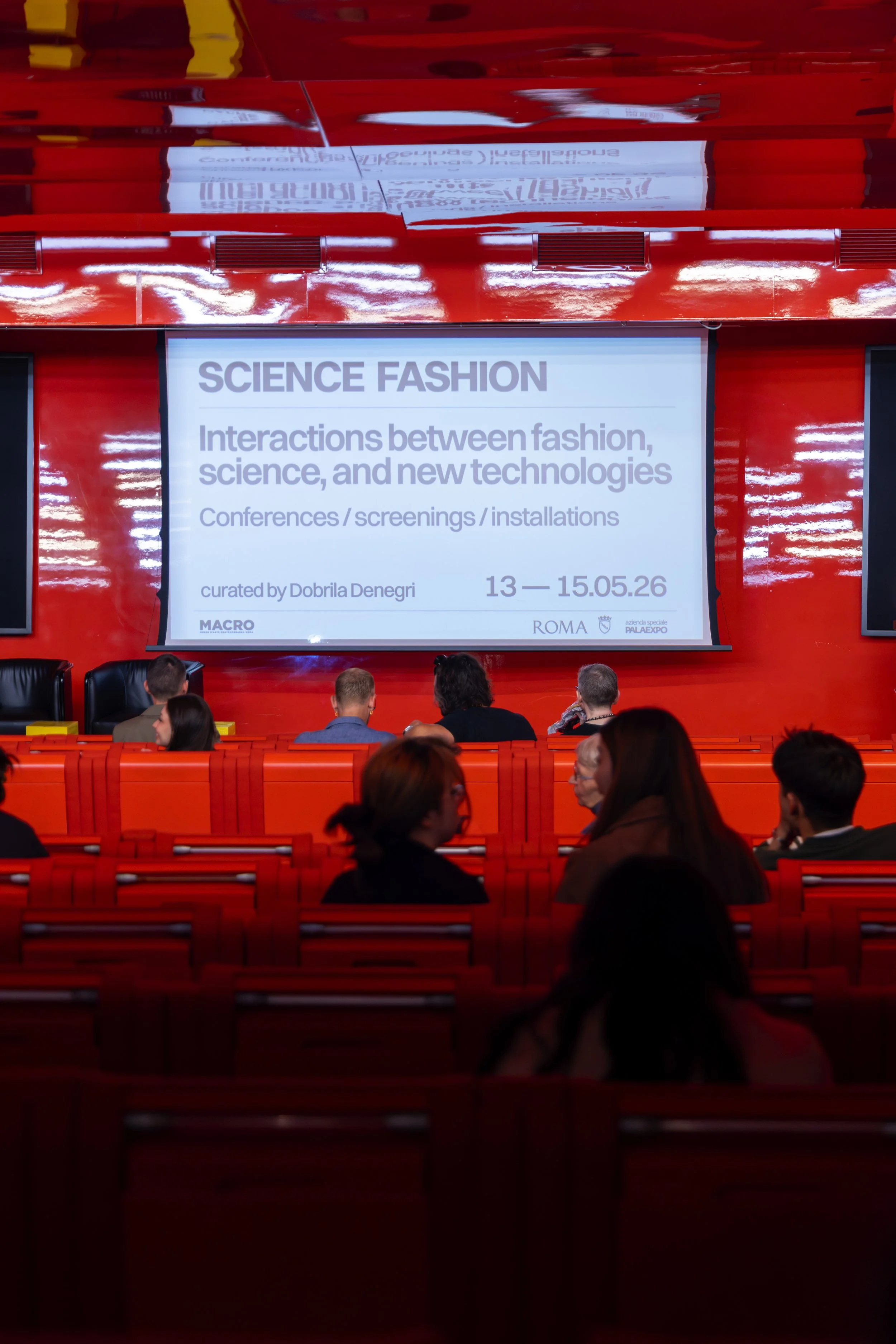 02_Science Fashion_15_05_16_Ph. Monkeys Video Lab.JPG.JPG