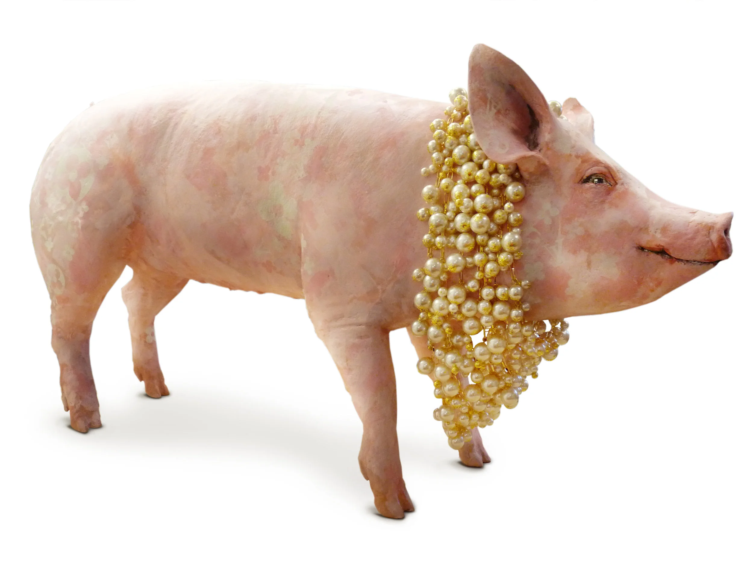 Emília - Porca de resina pintada à mão, colar de 7 voltas de pérolas falsas. Handpainted resin pig, 7-tier fake pearl necklace.