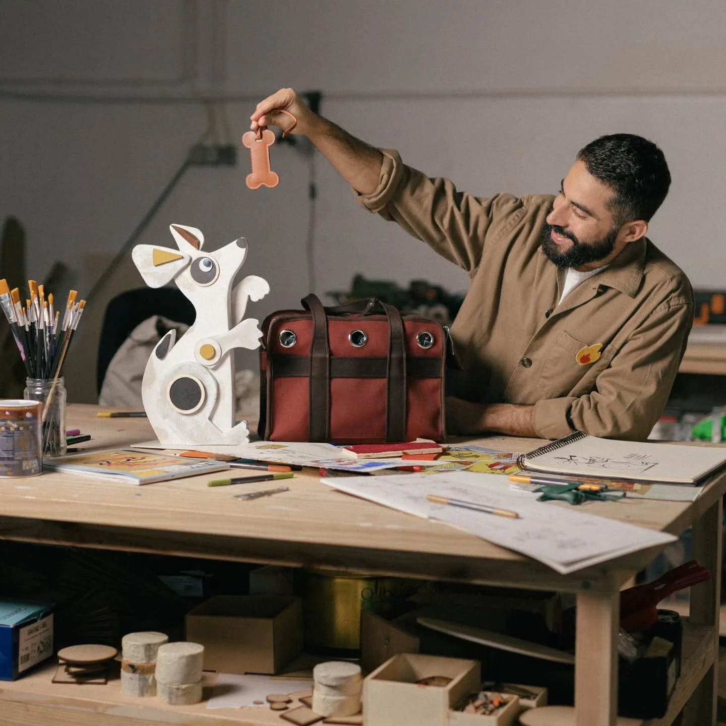 Temos brincadeira na Oficina 🐶🐕 
#oficinamarques #originaloficinamarques #hermeswindows #tarot
⭐️🔥
.
#art &amp; #objects #gezomarques #joseapariciogoncalves #tusadeviver #feitoemlisboa
📸@claudiogoncalves.work